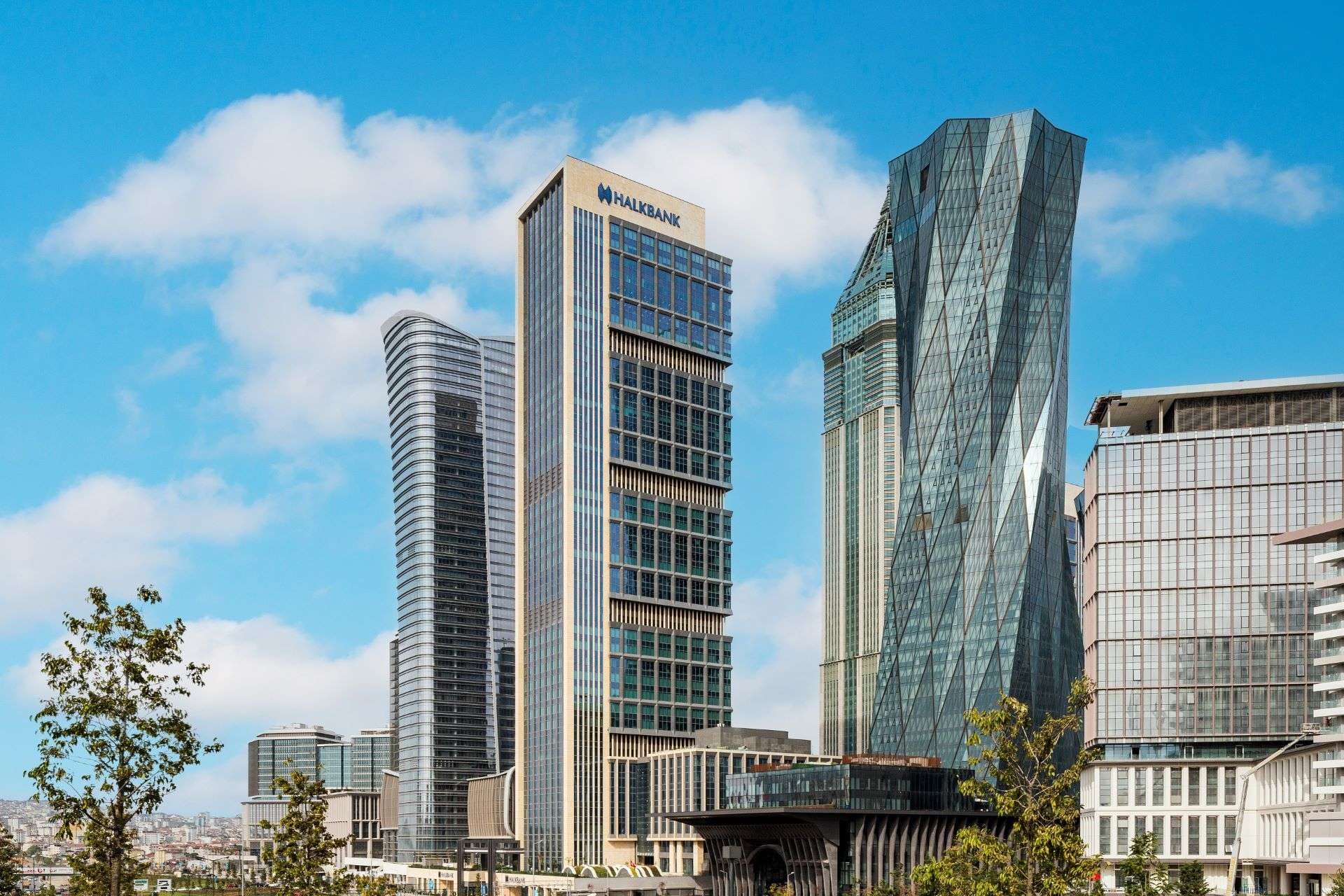 Halkbank Raises Capital by 25% in a Bold Move: A 2024 Banking Milestone