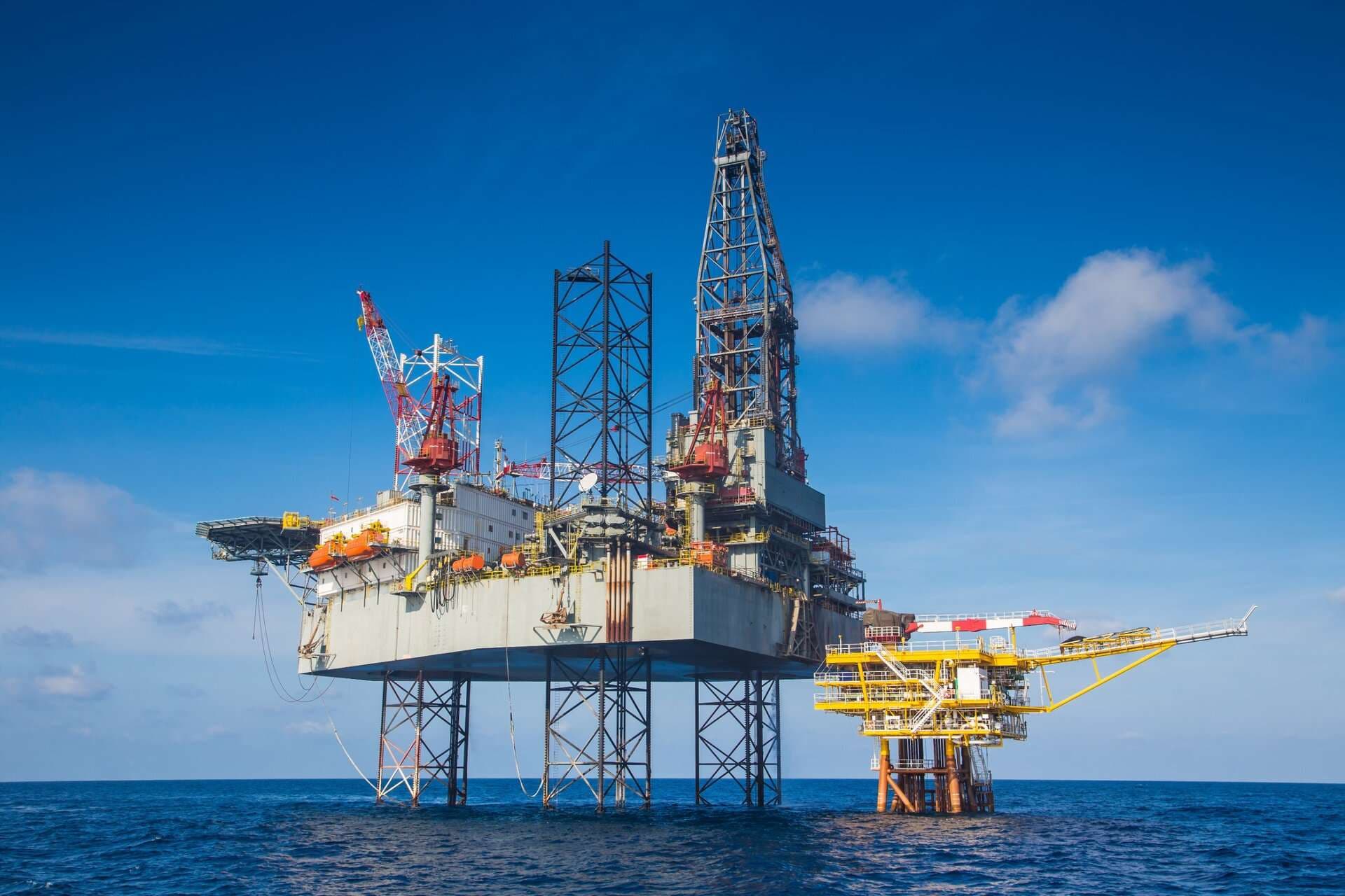 IEA Uyarısı: AB'nin Petrol ve Doğal Gaz Sondajı Moratoryumuna Yeniden Bakması Gerekiyor