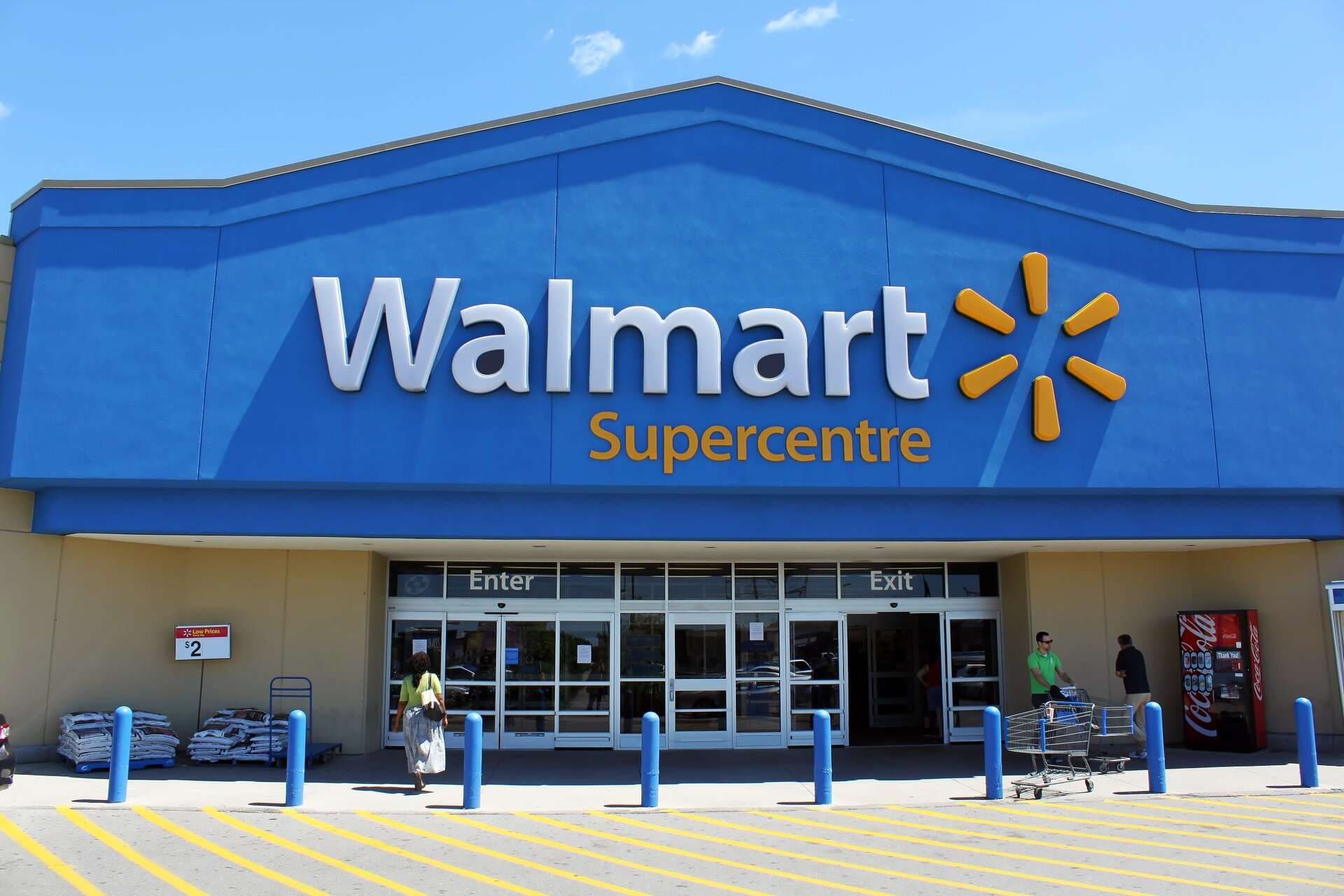 Walmart, Yıl Sonu Beklentilerini Yükseltti: 2,9 Milyar Dolarlık Tarifeyi Fiyatlara Yansıtacak
