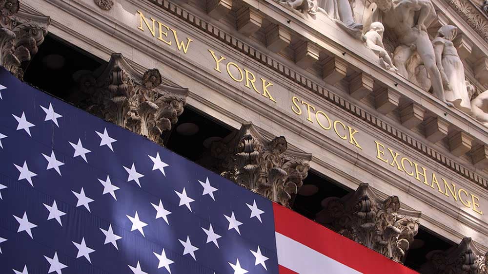 Unexpected Slump in US Retail Sales Rattles Wall Street