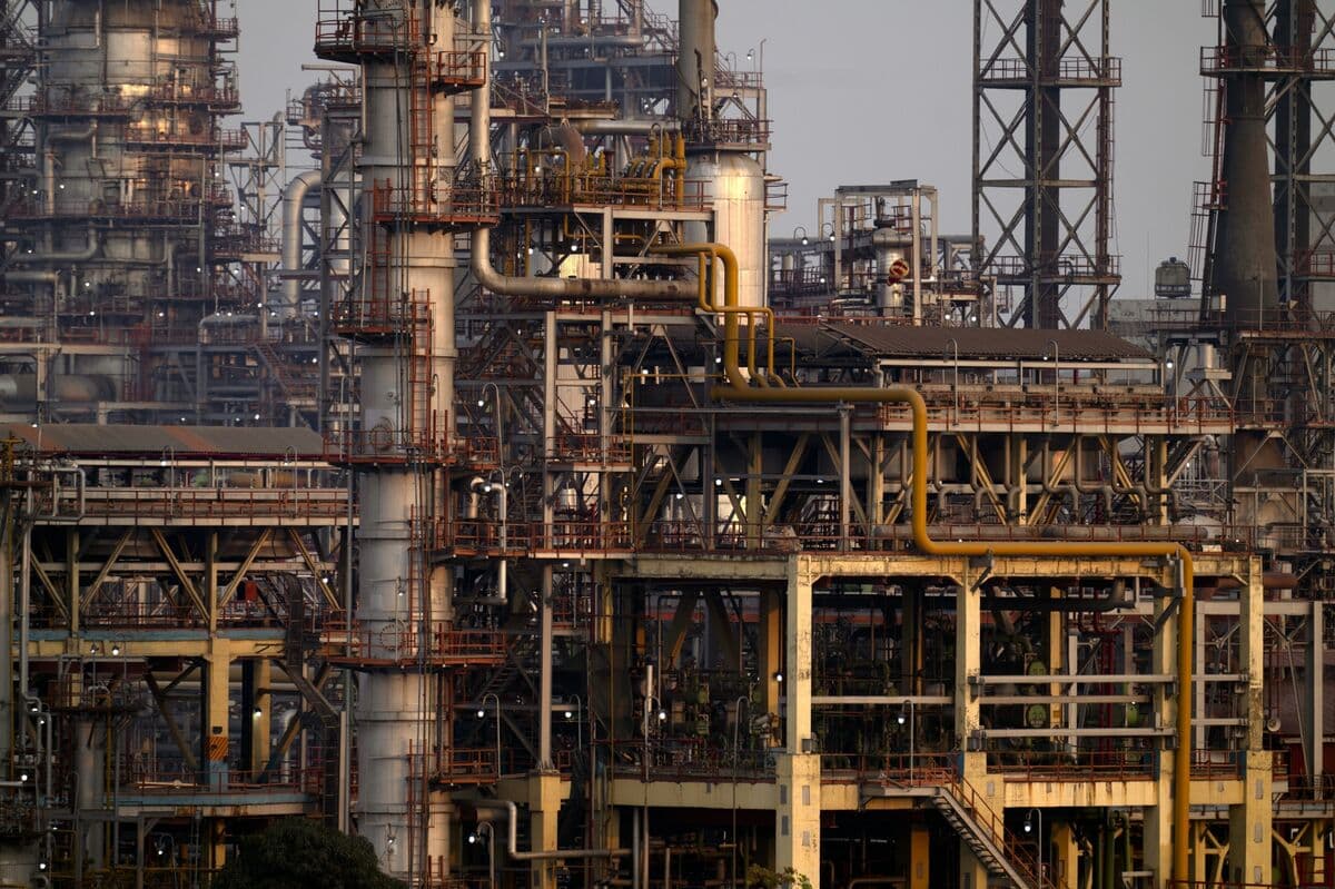Asian Refineries Pivot to U.S. Crude as Iran Conflict Escalates