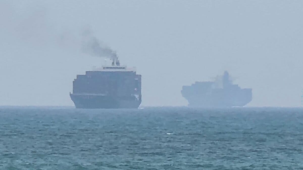 İran-US Görüşmeleri Yeni Saldırılarla Zayıflıyor: Hormuz Boğazı Riskleri Artıyor
