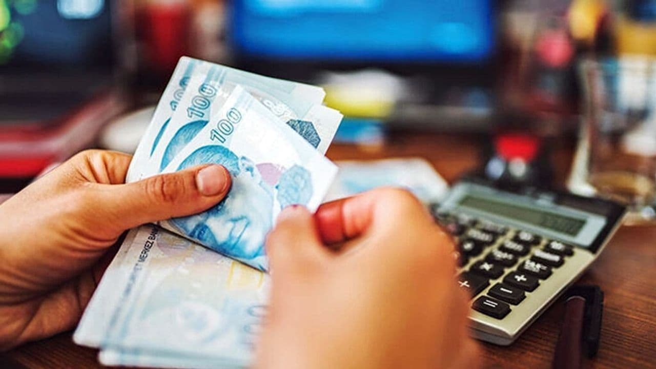 Bank Deposits Surge 1.37% to 33 Trillion Lira: Implications for Credit Markets