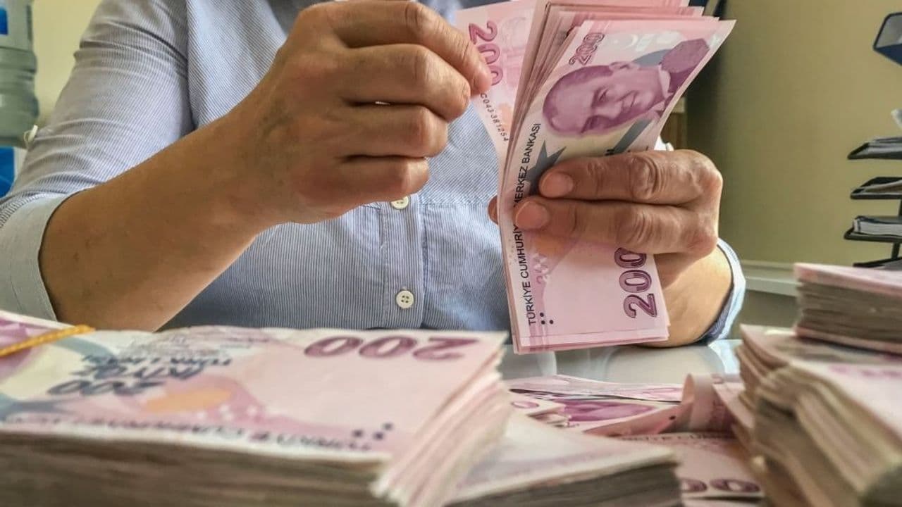 KKM Accounts Slip While Bank Credit Hits Record High