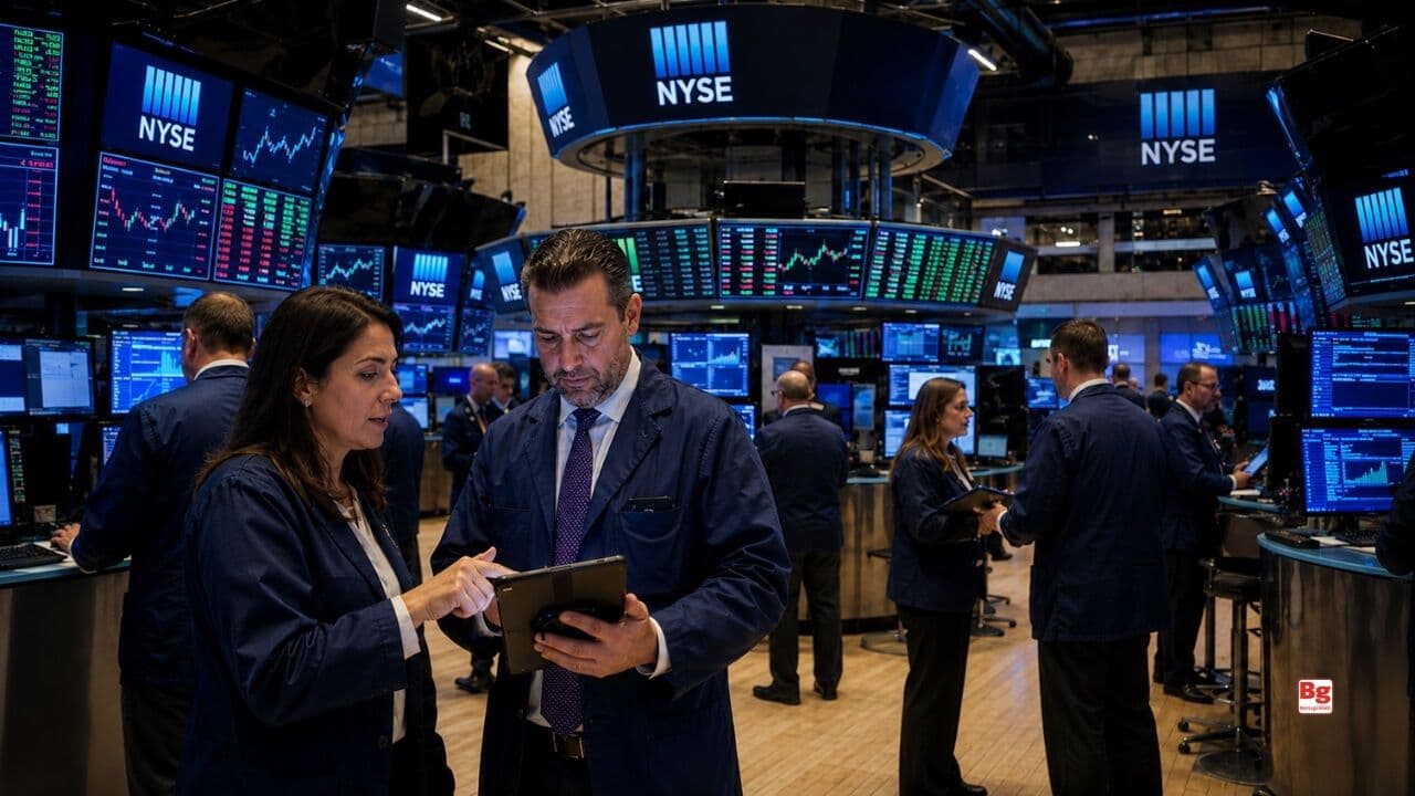 NY Stock Market Opens Mixed Amid Chip Stock Sell‑off