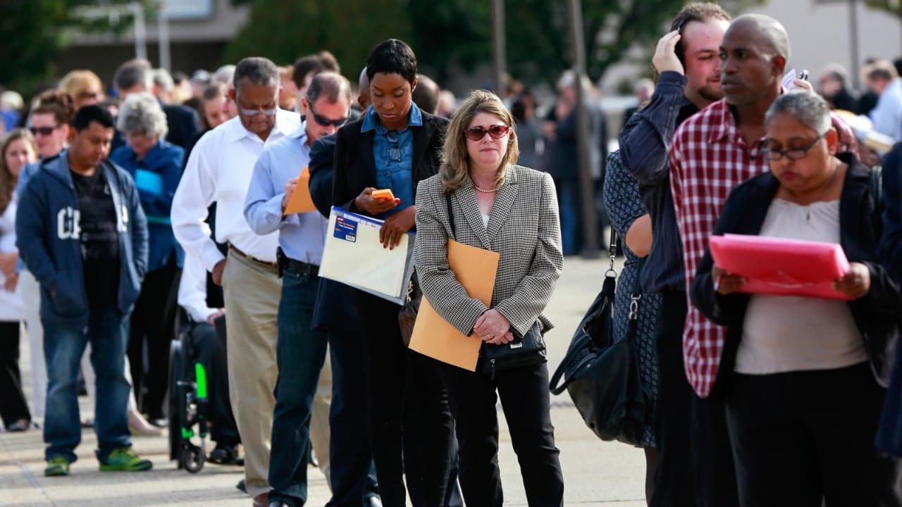 U.S. Unemployment Claims Fall Short of Expectations: Labor Market Tensions Rise