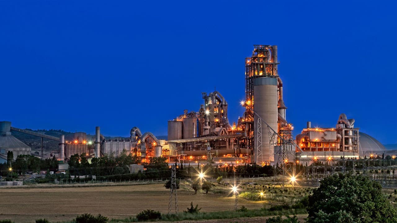 Akçansa's 2030 Strategy: Heidelberg Synergy and 25% FAVÖK Margin Target