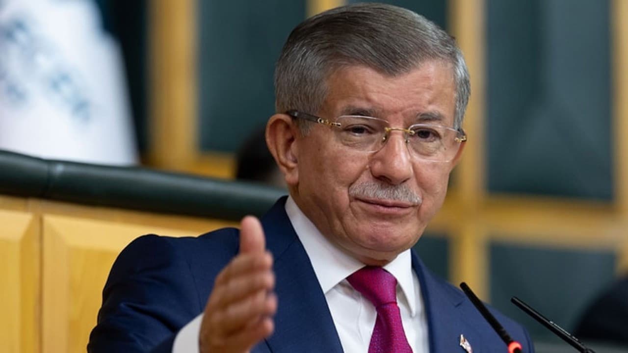 Ahmet Davutoğlu'nın Siyasi Mesajı: Türkiye'nin Geleceği İçin Ahlak ve Kurum Devrimi