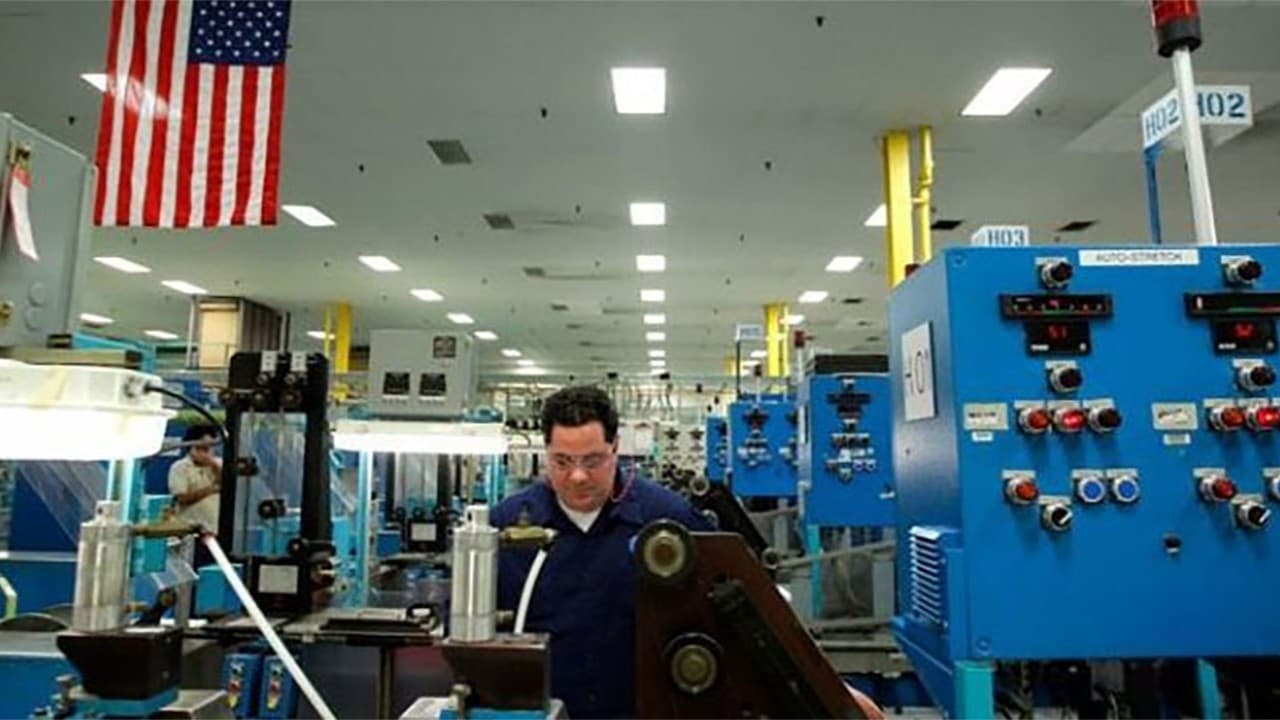 U.S. Manufacturing Sector Hits 4-Month Low: Supply Chain Pressures and Growth Risks