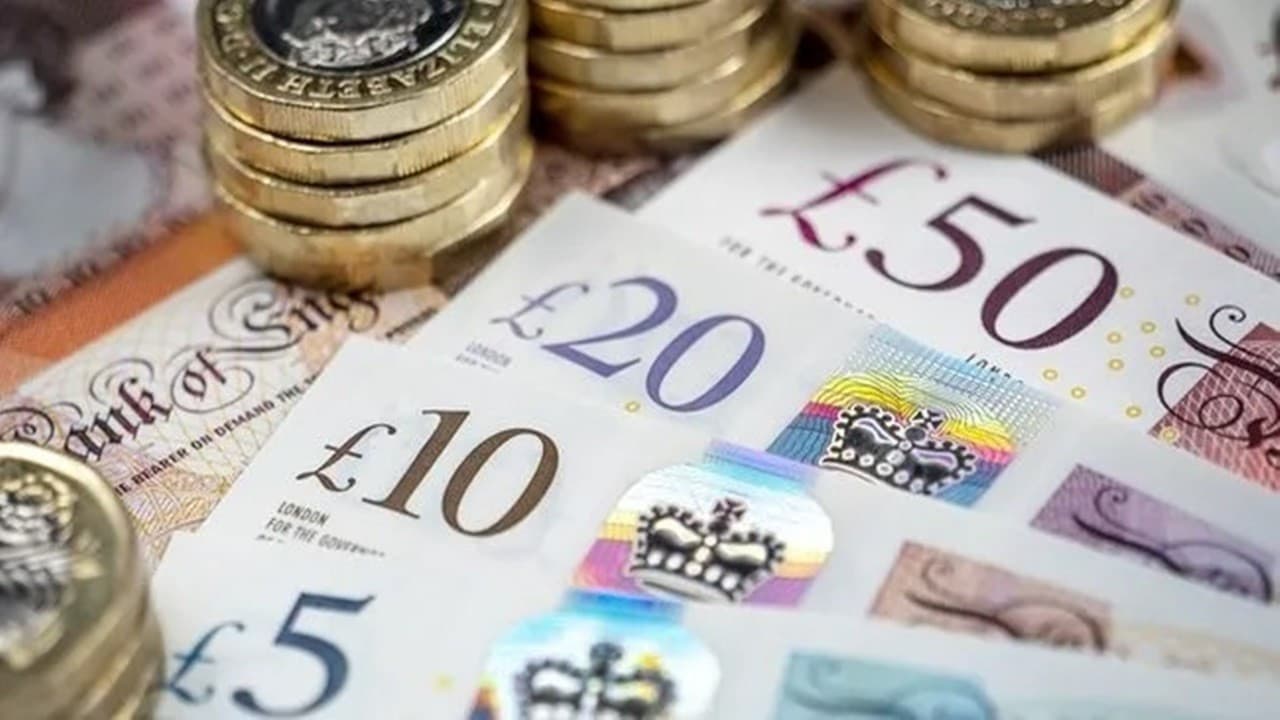 UK Composite PMI Hits 4-Month High as Services Surge Fuels Market Optimism