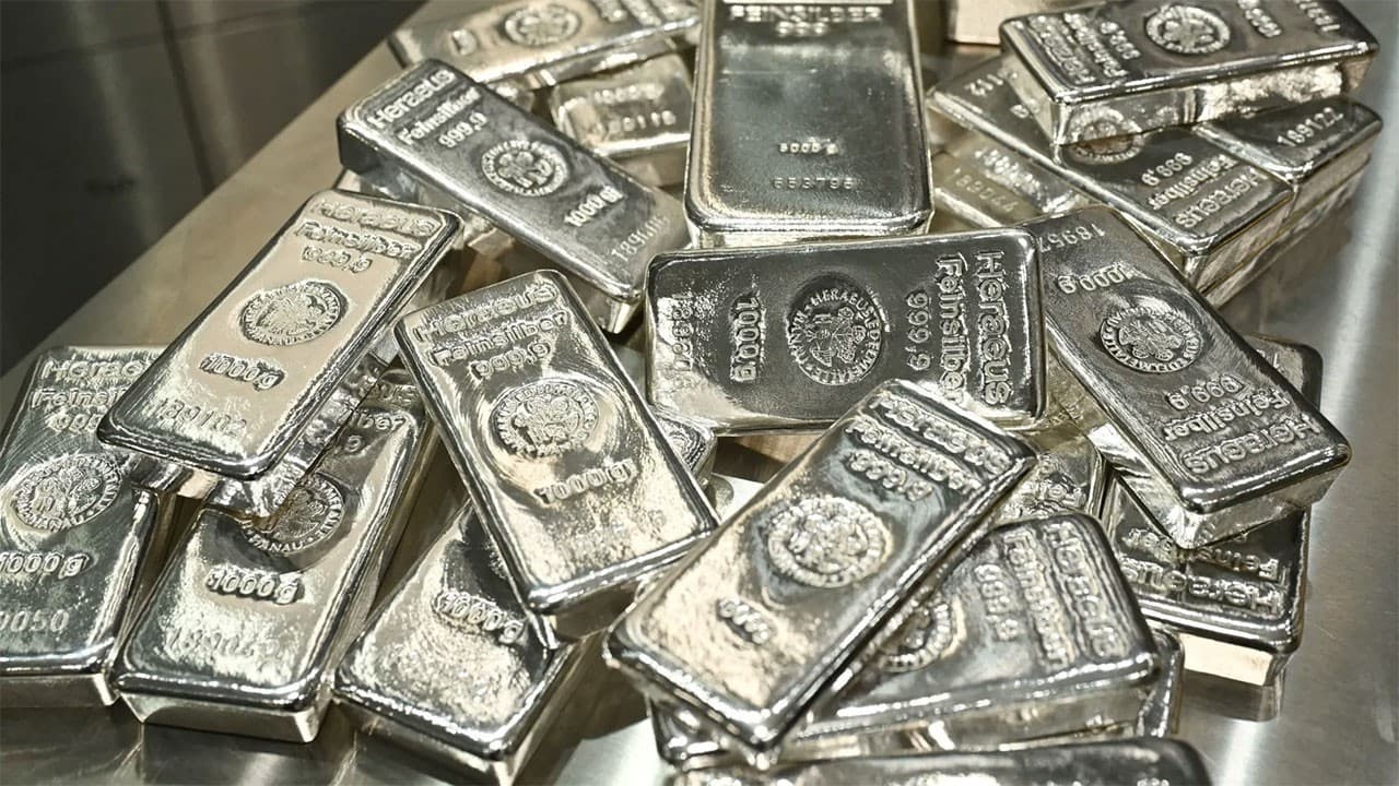 Silver Prices Hit 8-Month Low as Markets React to Geopolitical Tensions