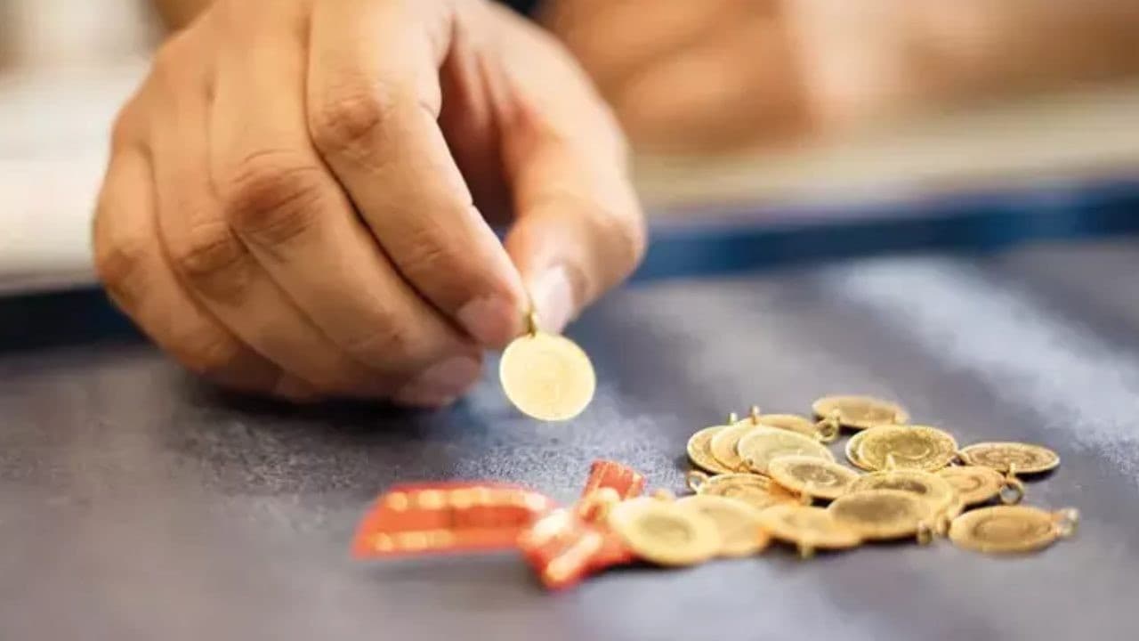 Precious Metals Sunday Volatility: Safe Haven Demand Persists