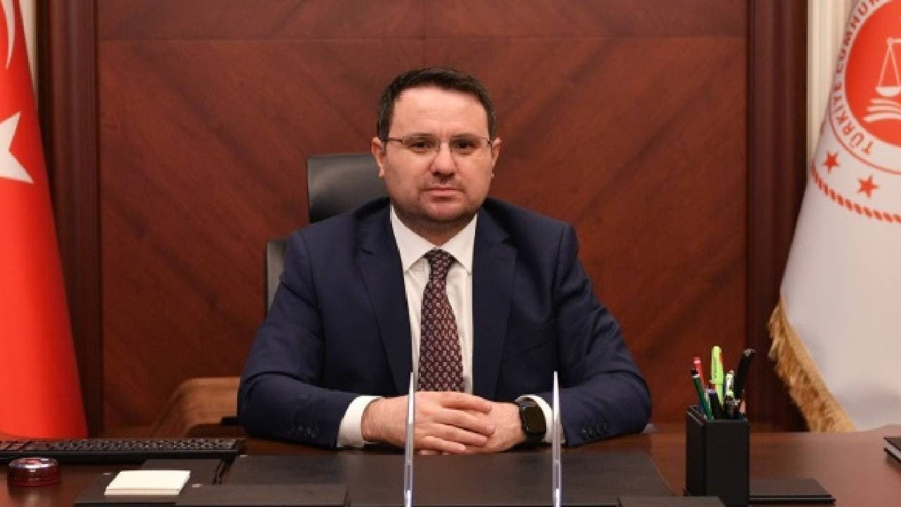 Turkish Minister Gürlek's Donation to Red Crescent Amid AHBAP Investigation Raises Public Trust Concerns
