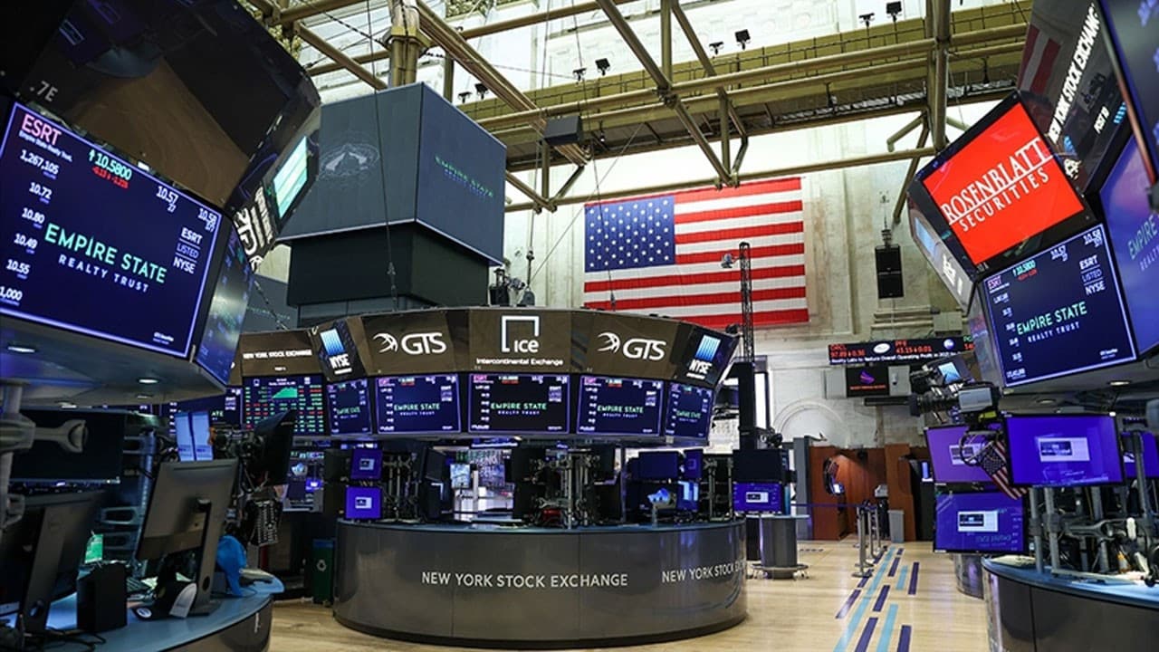 NYC Markets in Free Fall: Dow, S&P, Nasdaq Slide as Alphabet and Tesla Clash