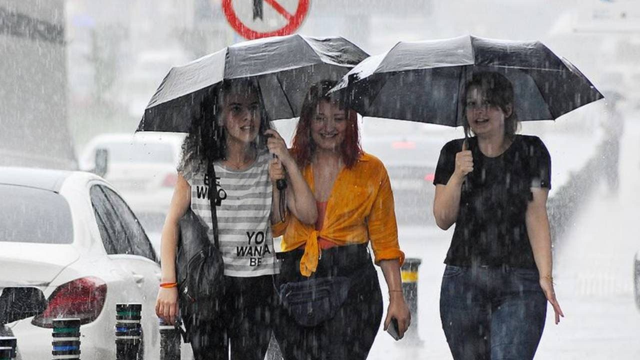 Climate Chain Broken: Rain and Strong Winds in Istanbul Fuel Energy Demand Surge