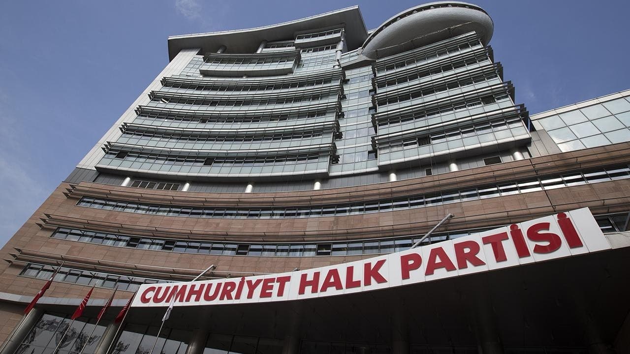 CHP'de 7 İl Başkanlığının Değişimi: Parti İçinde Yapılandırma Süreci