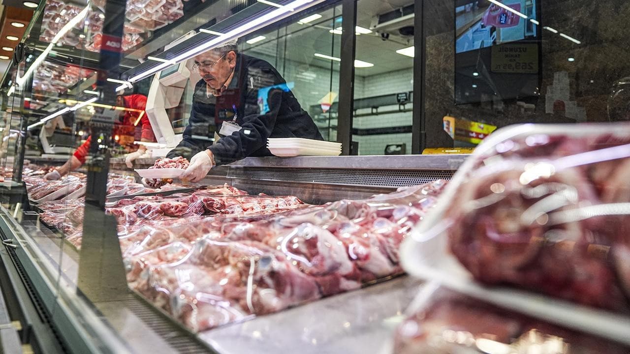 Regulatory Crackdown: Ministry Exposes Non-Halal Meat Scandal in Popular Brands