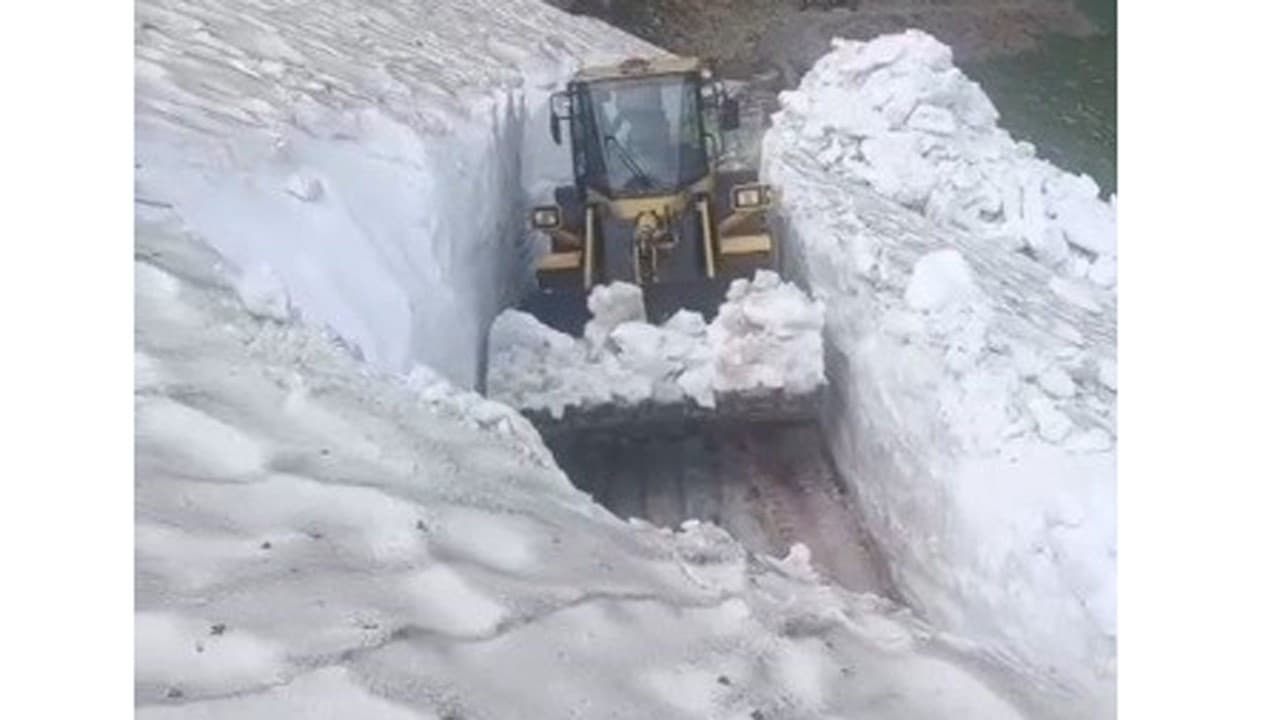 Kars' Battle Against Snow: Energy Sector and Financial Implications