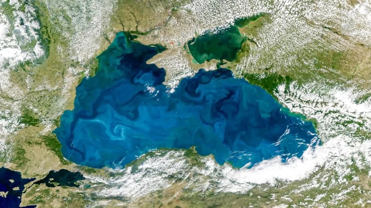 NASA Captures Turquoise Shift in Black Sea and Istanbul Strait: Phytoplankton Blooms Redefine Carbon Cycles