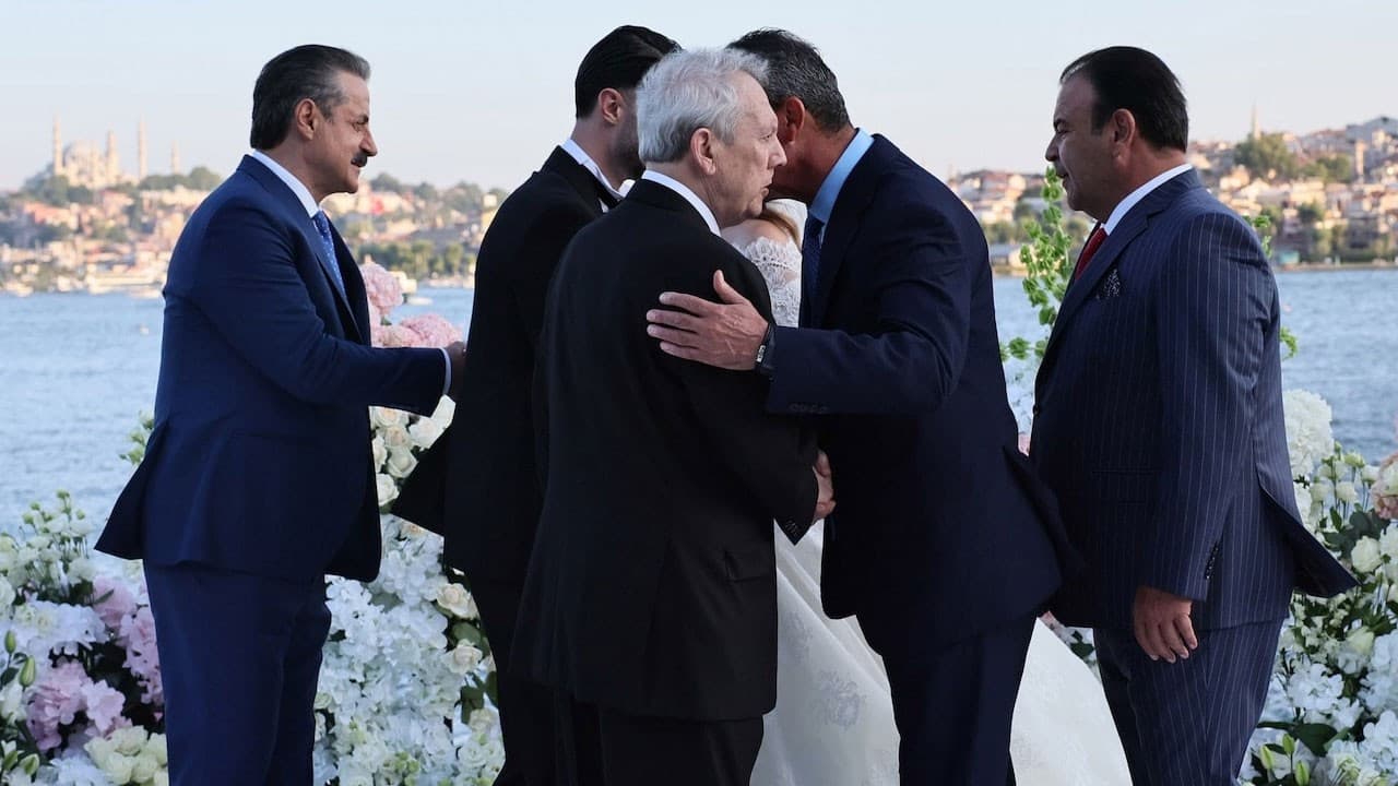 Aziz Yıldırım and Ali Koç Serve as Wedding Witnesses; Sadettin Saran's Absence Sparks Attention