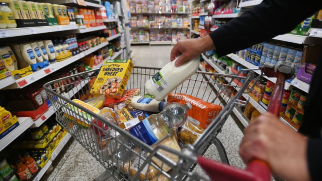 UK Retail Sales Rebound: Heatwave and Discounts Drive Q2 Growth