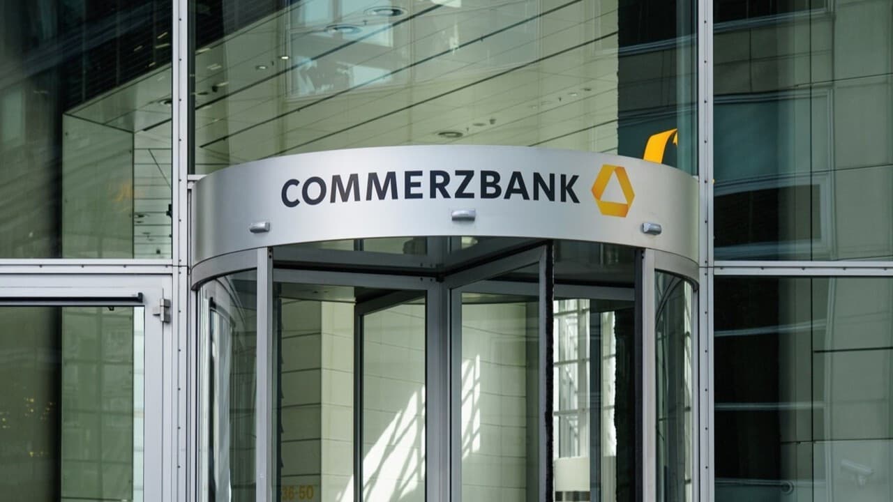 Deepening Cracks in Banking Sector Squeeze Turkish Lira Assets
