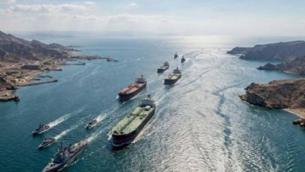Hürmüz Boğazı'nda Azalan Deniz Trafiği: Petrol Akışının Kırılma Noktası