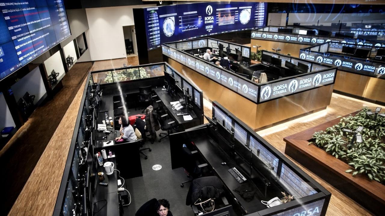 Borsa Istanbul's July Divergence: Logistics Peak, Printing Bottoms Out