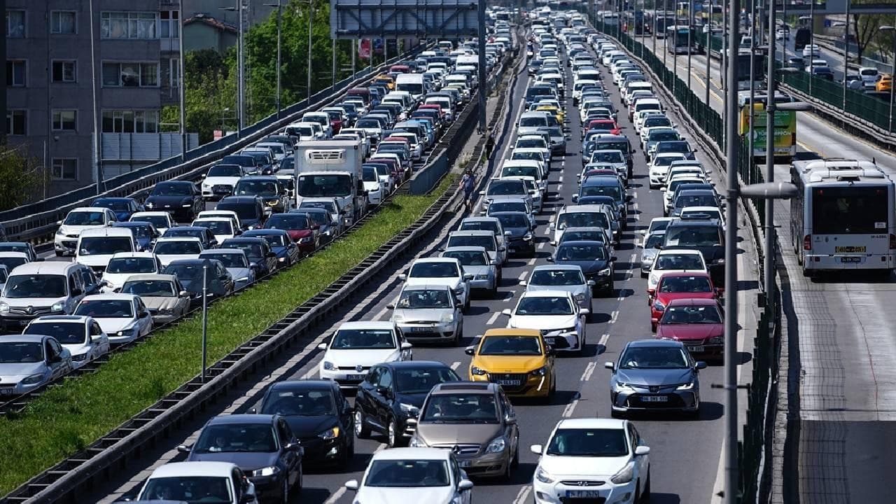 July 2026 Vehicle Registrations Plunge, Motorcycles Capture 48% of Market