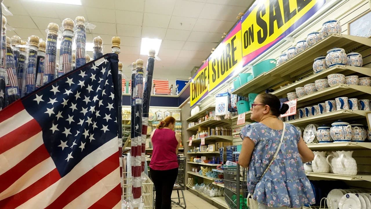 U.S. Consumer Confidence Slides to 51 in August, Inflation Expectations Surge