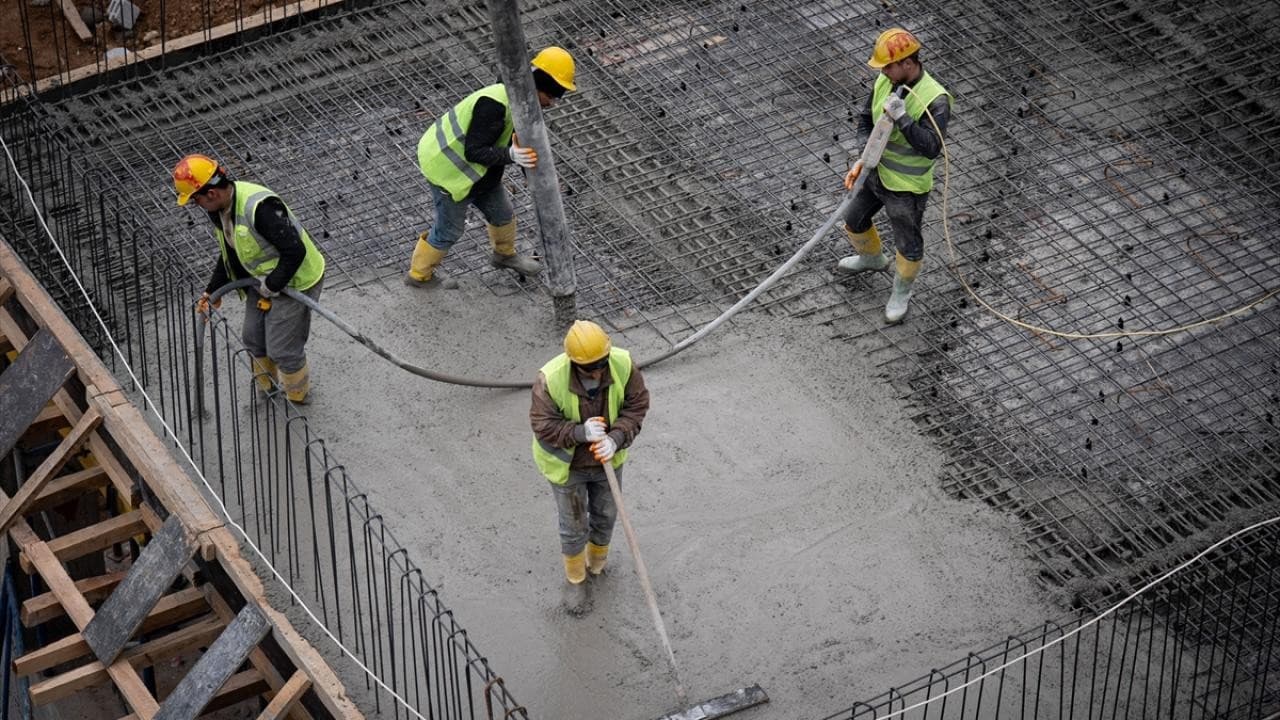 Building Completion Insurance in Urban Renewal: Financial Safeguard and Market Dynamics