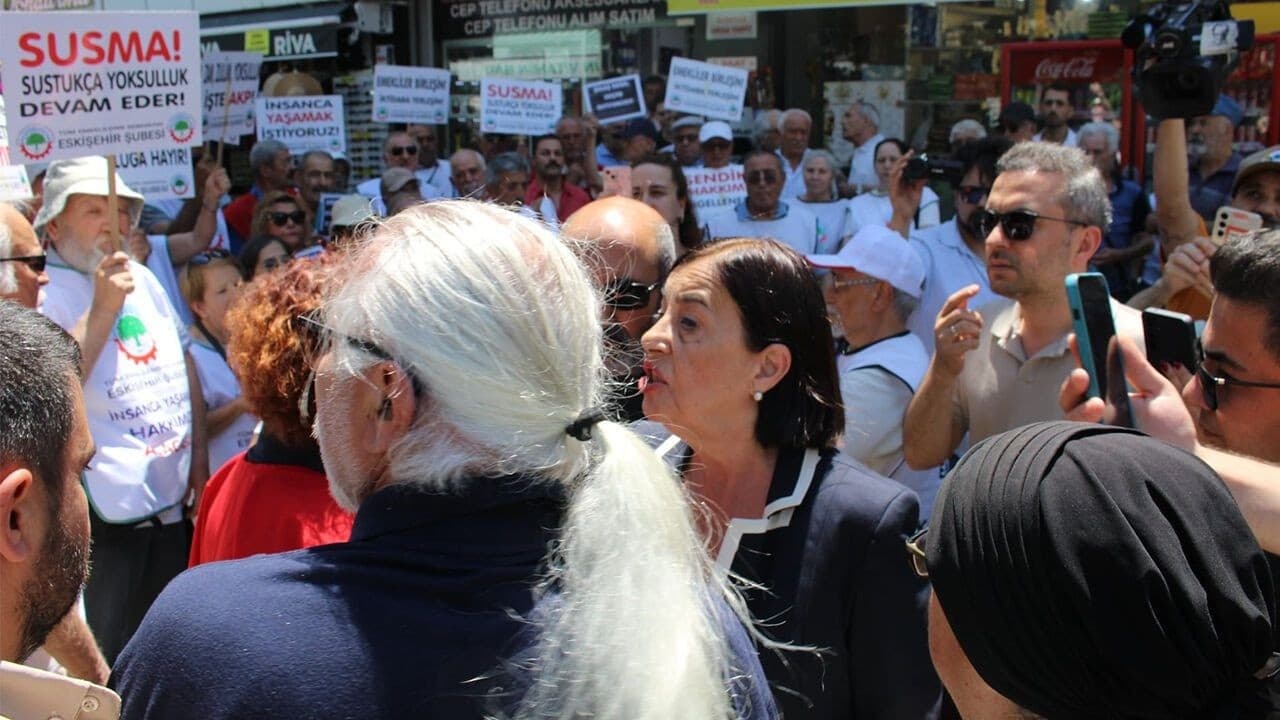 Attempt to Budget the Retiree Protest: CHP Member Jale Nur Süllü Witnesses the Demonstration