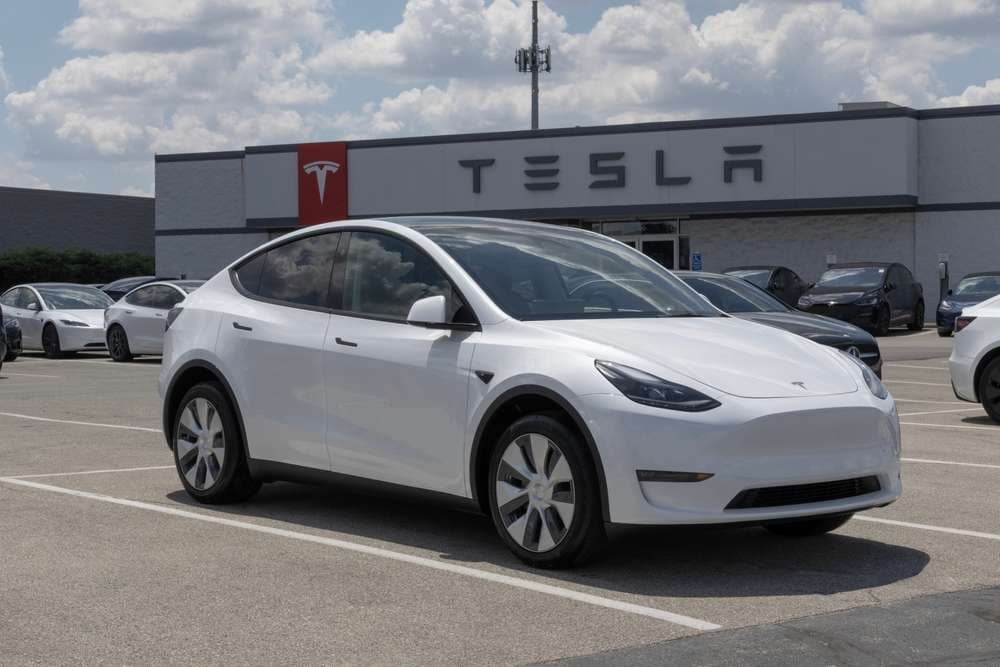 Tesla Hedef Fiyatları Aşağı Yönlü Revize Edildi: Piyasa Dinamikleri ve Risk Değerlendirmesi
