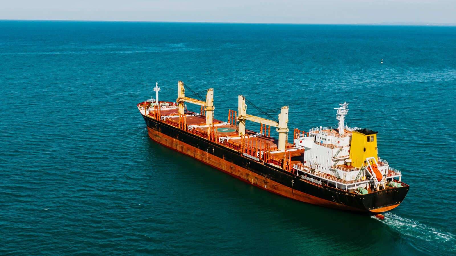 Hormuz Boğazı Gerilimi: Petrol Akışı Tehdidi ve Piyasa Dalgalanmaları