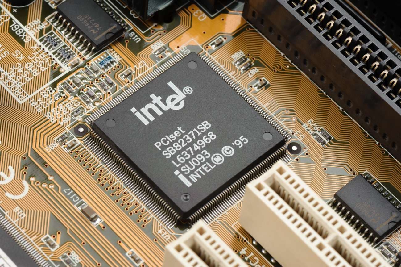 Intel Surpasses Q2 Earnings Expectations, Shares Surge