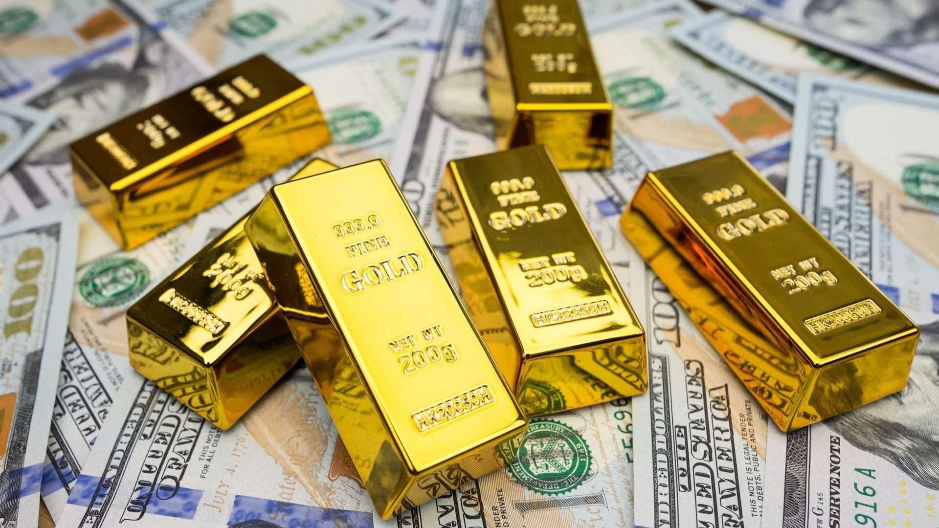 Dollar Weakens, Spot Gold Surpasses $1,950