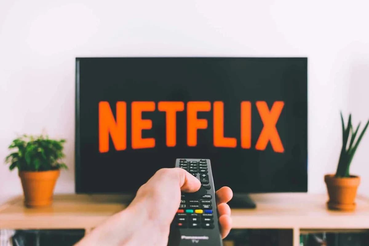 Netflix's High-Yield Short Position: Market Expectations and Strategic Options