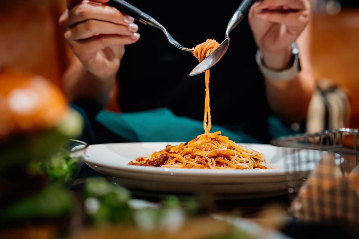 Fazoli's'in 50 Restoran Kapatması: FAT Brands'in Chapter 11 Süreci ve Piyasa Etkileri