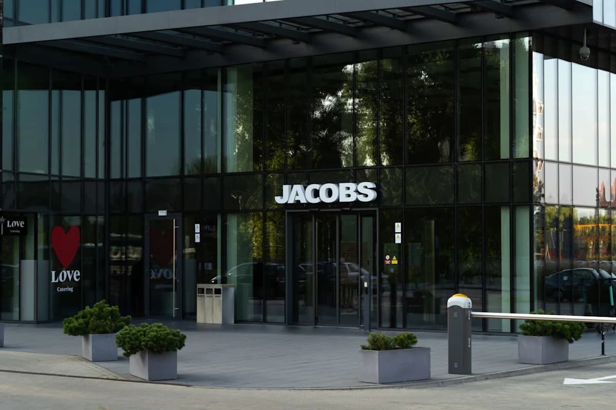 Jacobs Solutions Stock Analysis: AI‑Driven Growth and Wall Street Outlook