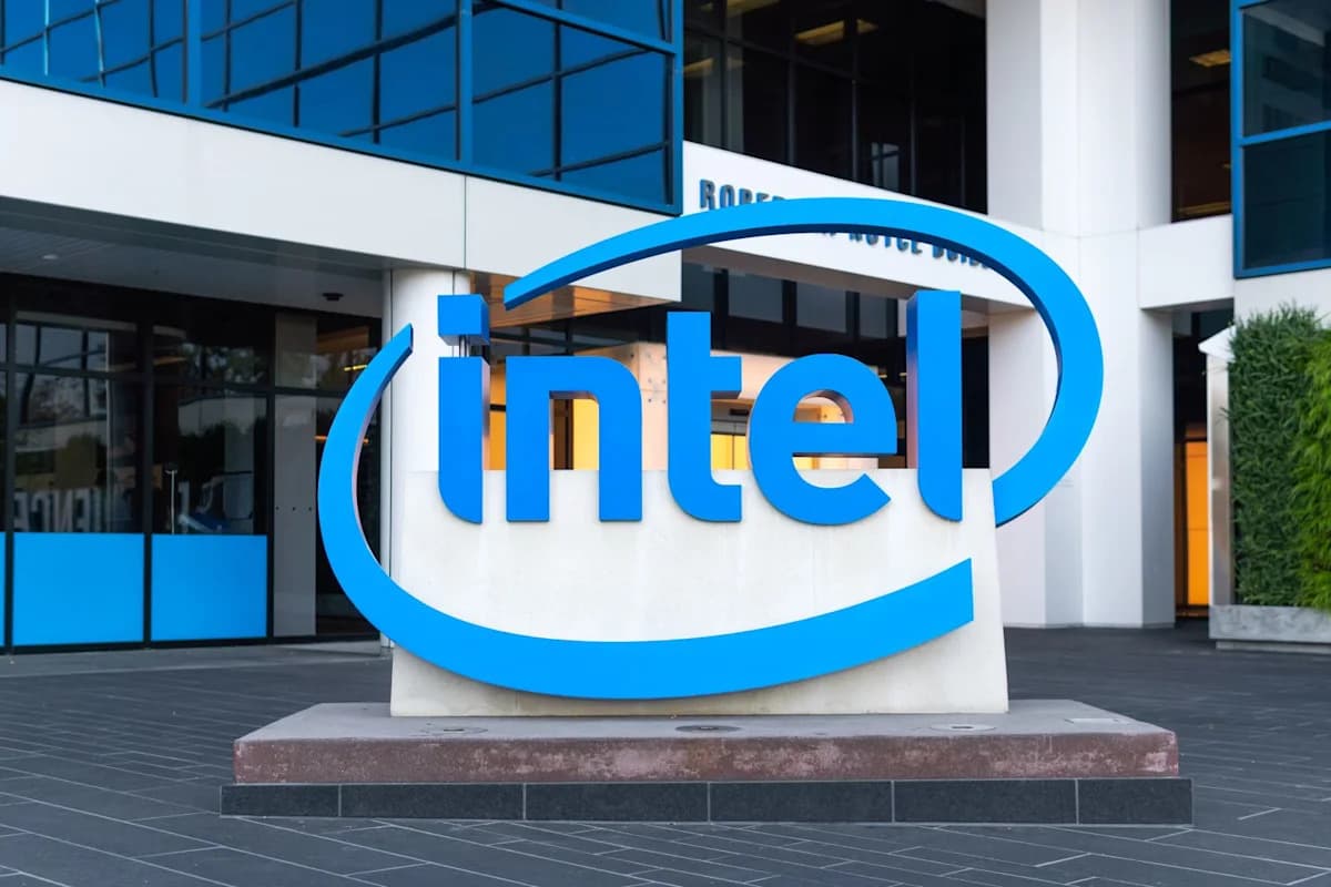 INTC: Analysts Revised 2027 Revenue Forecasts Higher - New Phase in the Chip War?