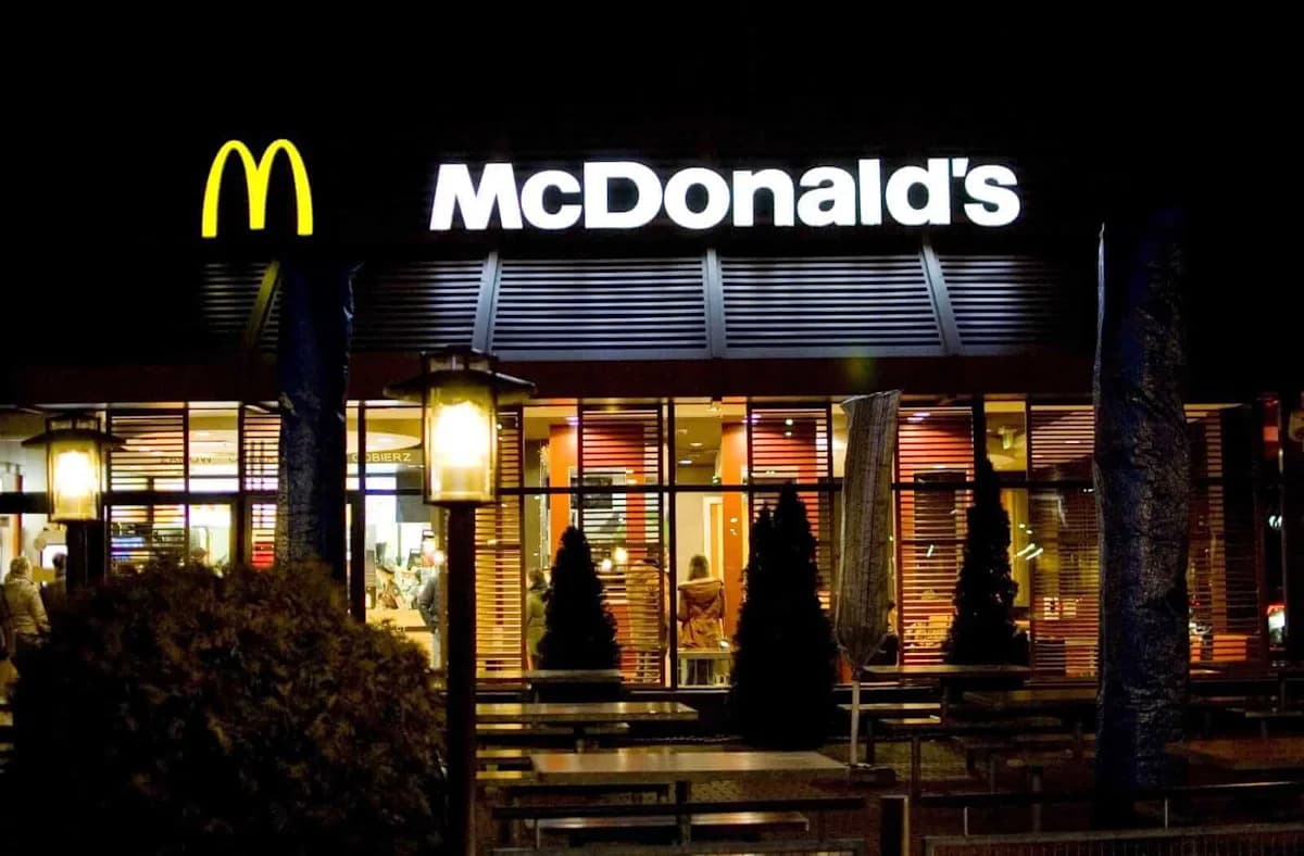 McDonald’s’in Enerji İçecek Girişimi: Hisse Performansına Yeni Bir Dinamizm Mi?