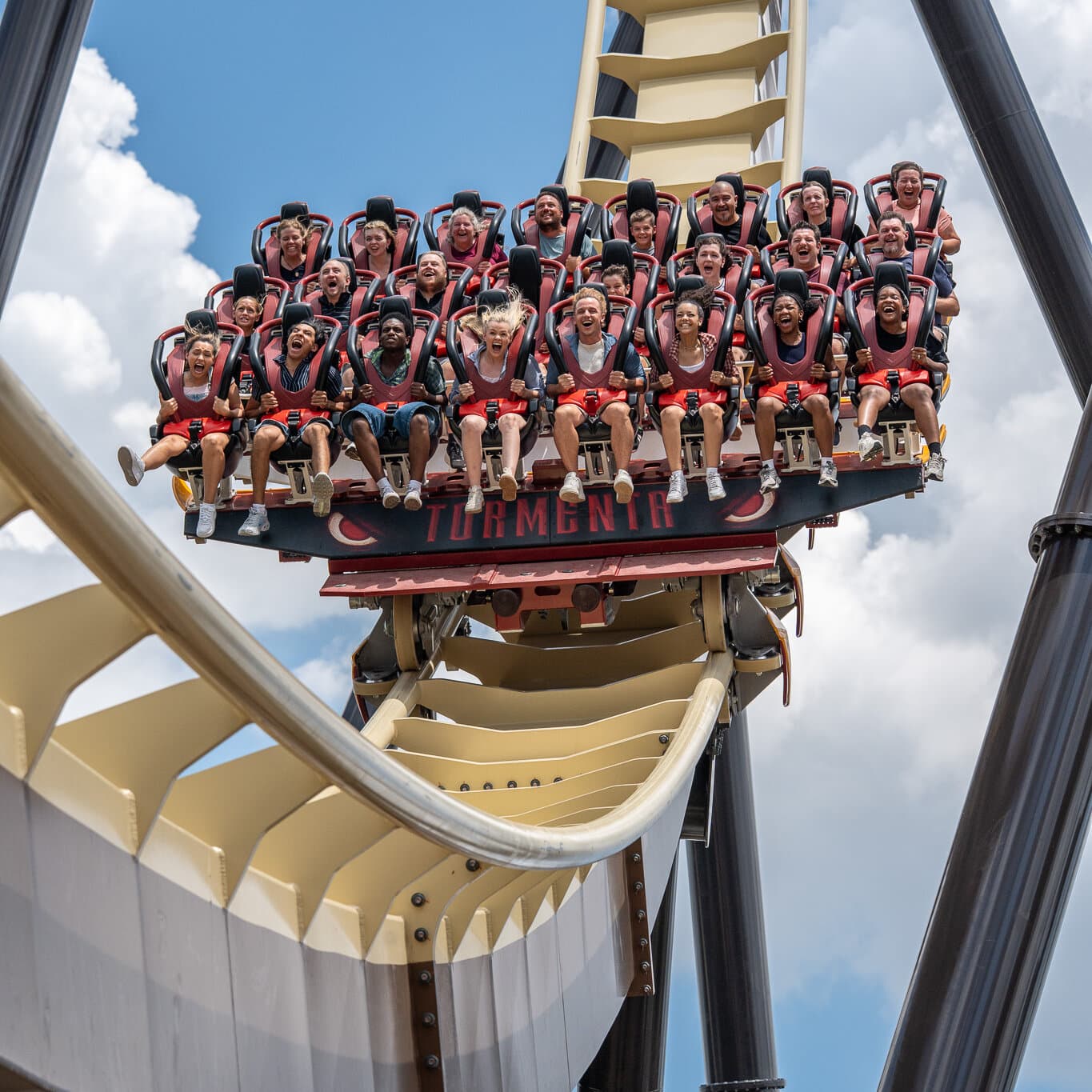 Adrenaline Market's New Waves: 5 New Roller Coasters for Summer