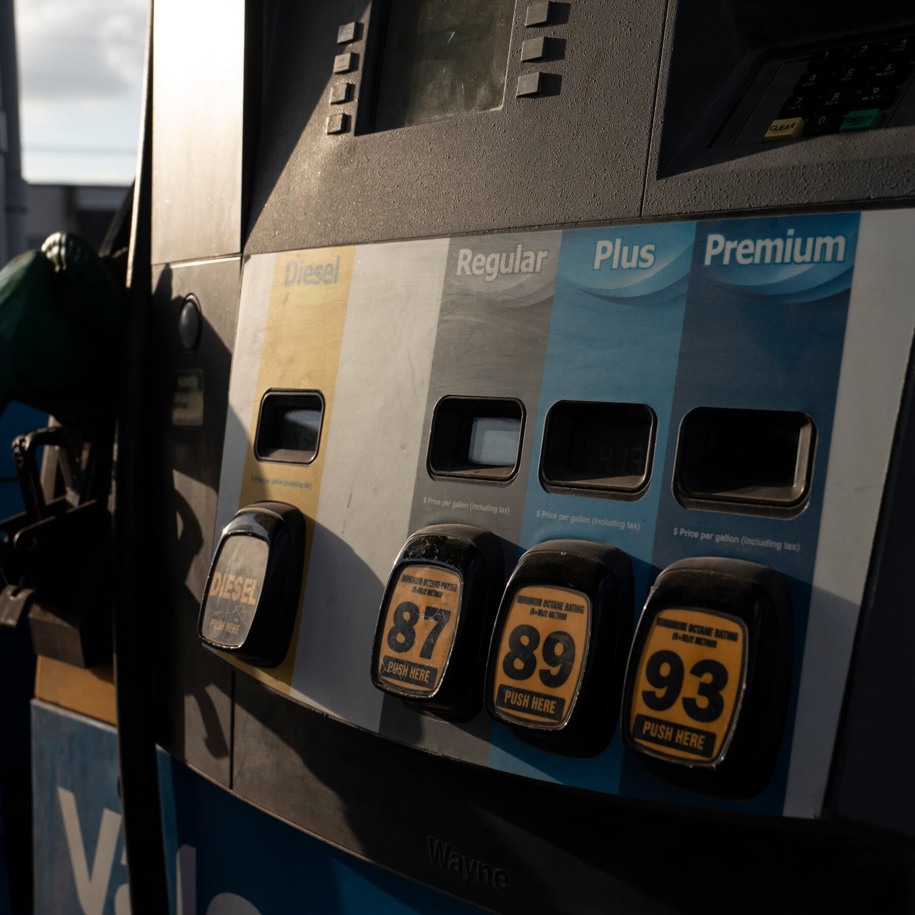 U.S. Average Gas Price Reverts to $4: Middle East Tensions Ripple Through Energy Markets