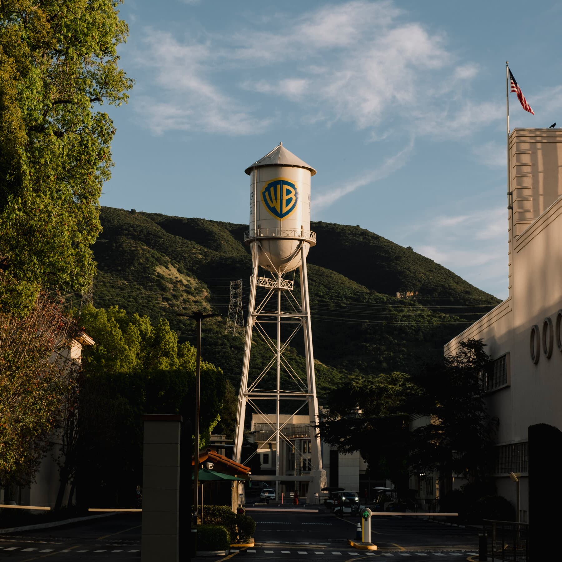 Paramount-Warner Bros. Birleşmesi Mahkemede Duraklatıldı: Antitröst Çatışması Piyasaları Sarsıyor