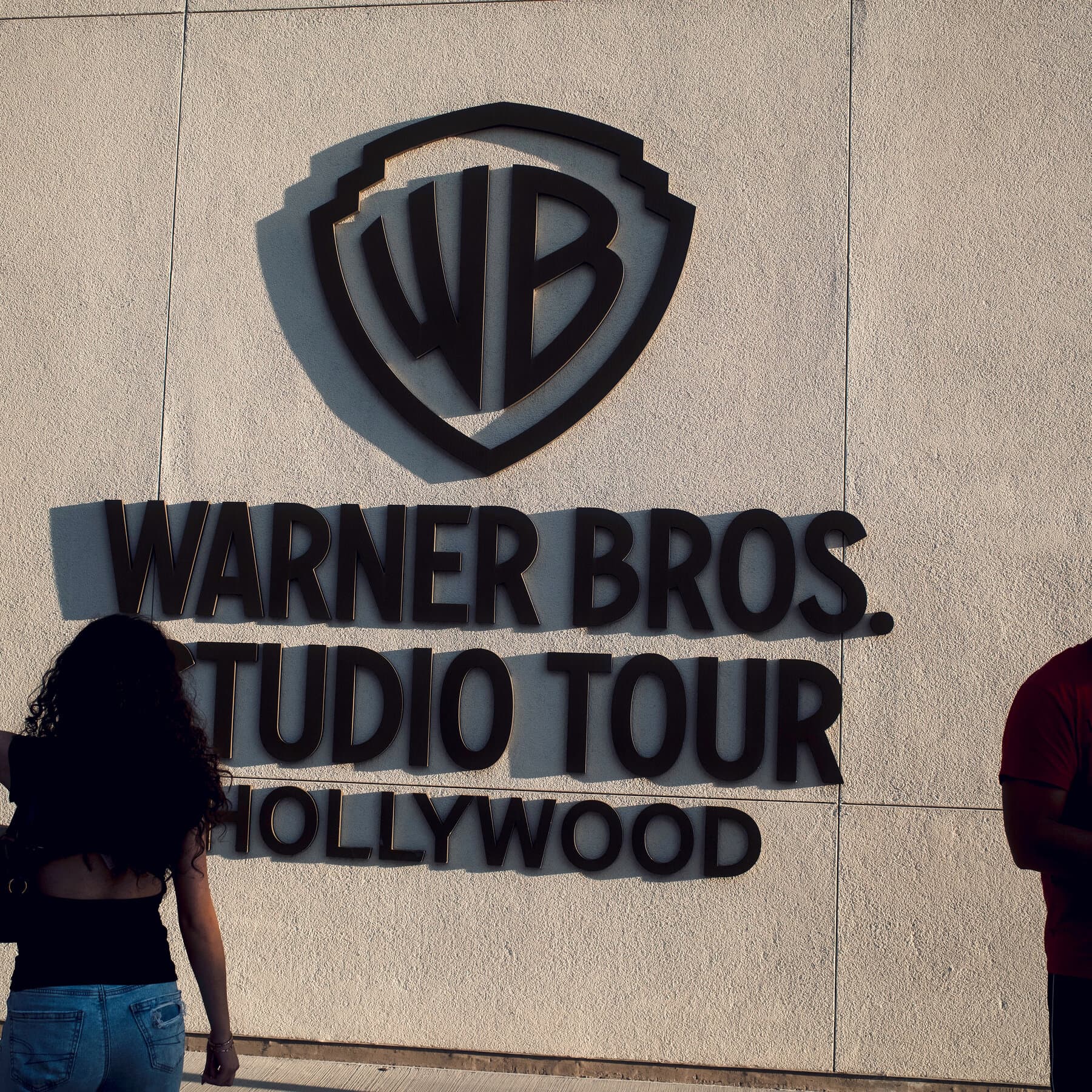 Paramount‑Warner Birleşimi Mahkeme Takviminde Mart’a Erteliyor: Antitröst Süreci Yeniden Şekillenen Piyasalara İşaret