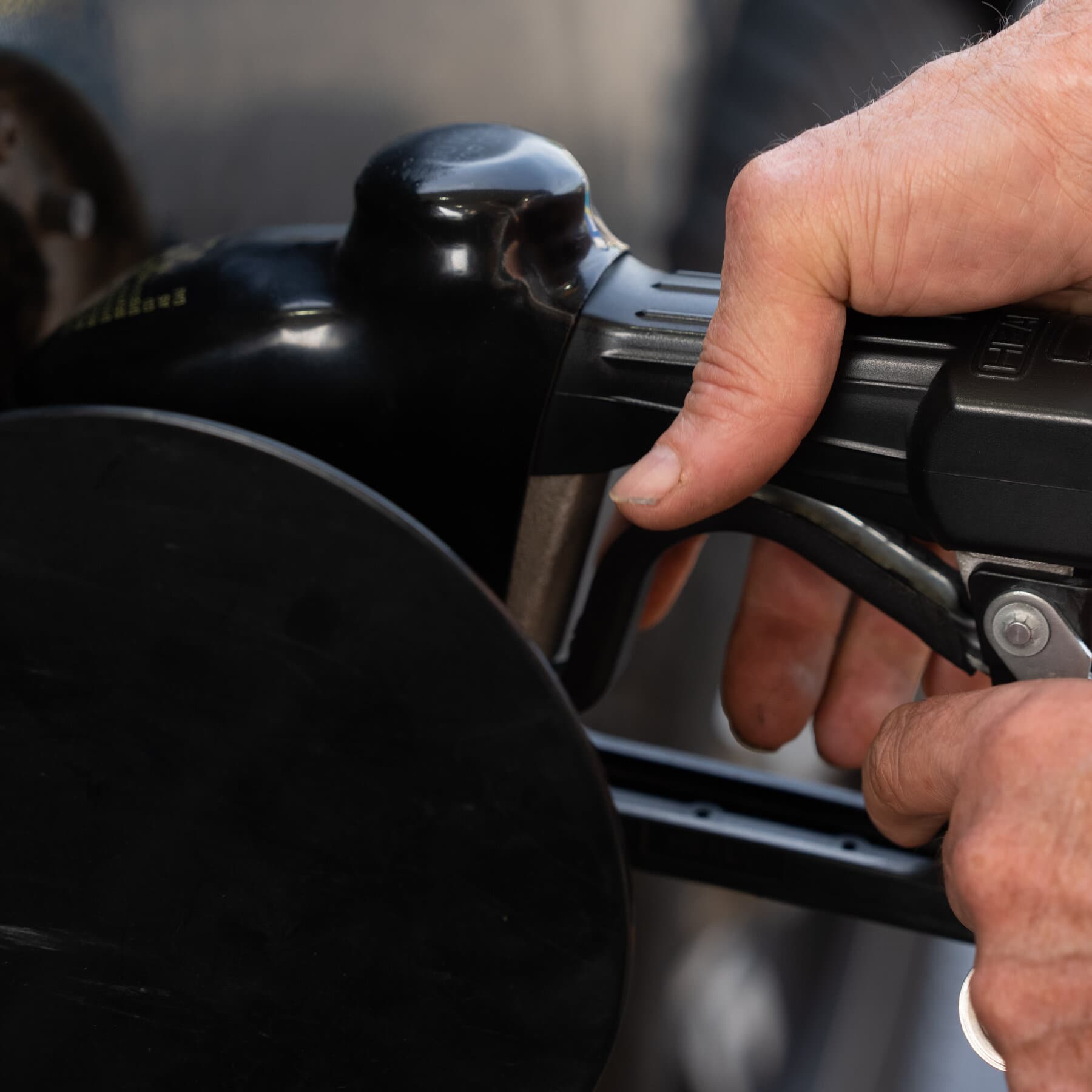 Hormuz Boğazı Sıkışması: Petrol Fiyatları Rekor Seviyeye Yükseldi