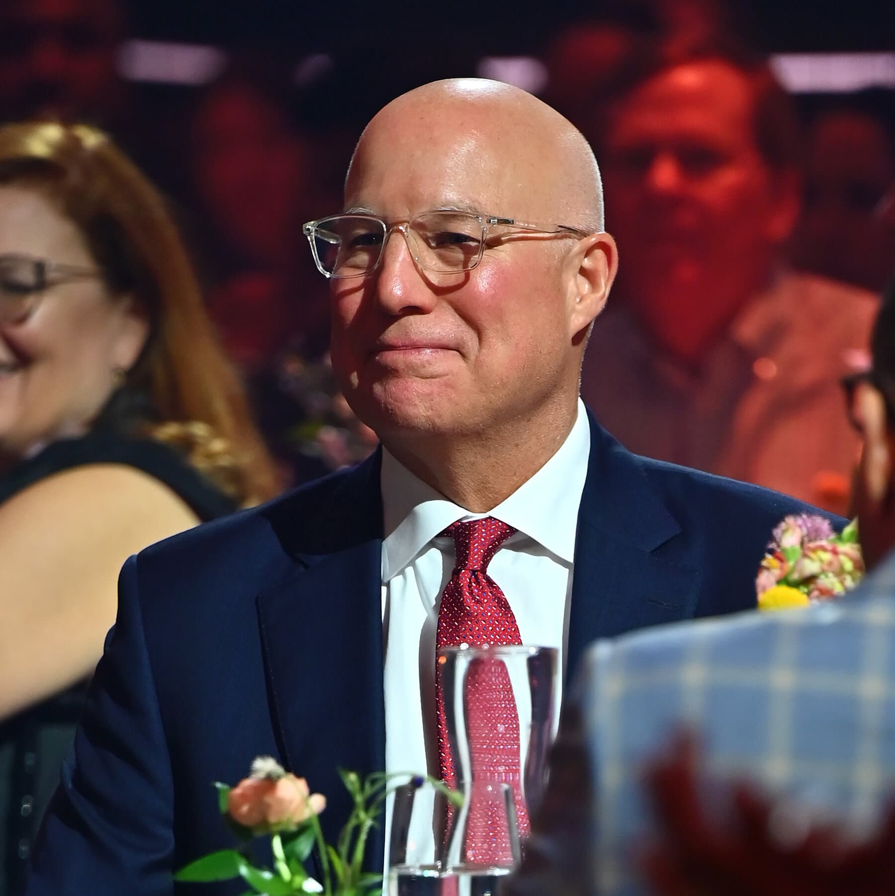 Home Depot’un Liderlik Boşluğu: Ted Decker’ın Sağlık İzni ve Piyasa Dalgalanmaları