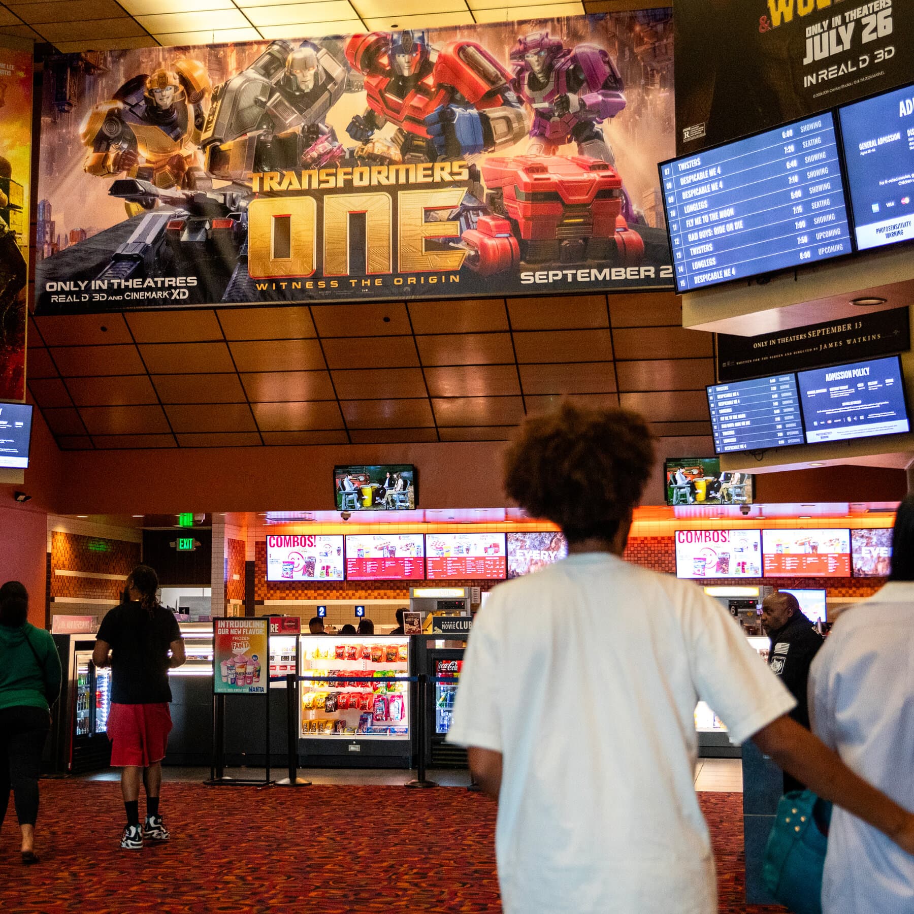 Theater Chains Rally Behind Paramount-Warner Merger