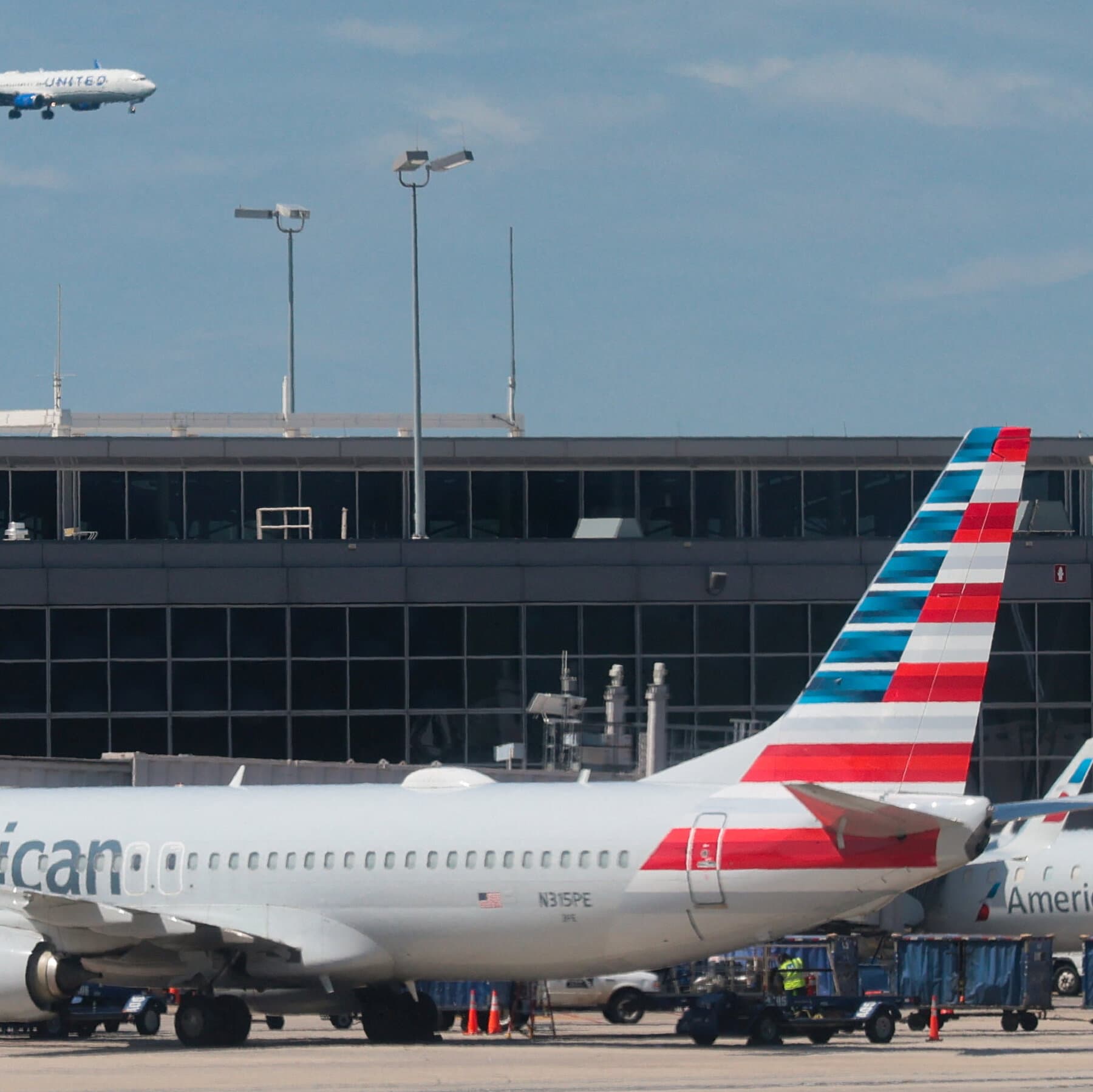 American Airlines'in Dönüşü: Koltuk Arkası Ekranların Yeniden Geleceği