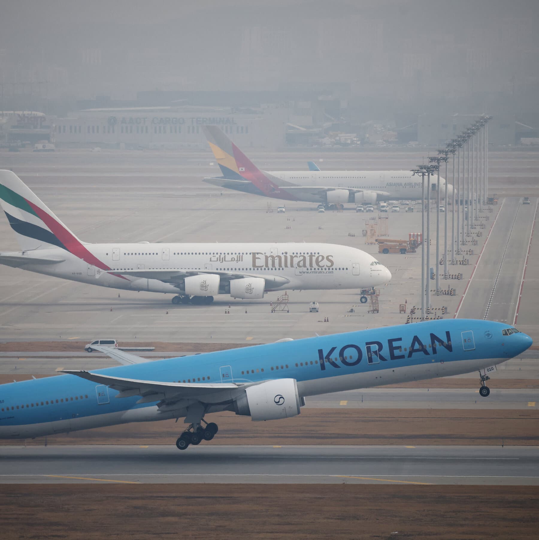 Airspace Warfare: Global Transit Hubs Shift from Dubai to Seoul